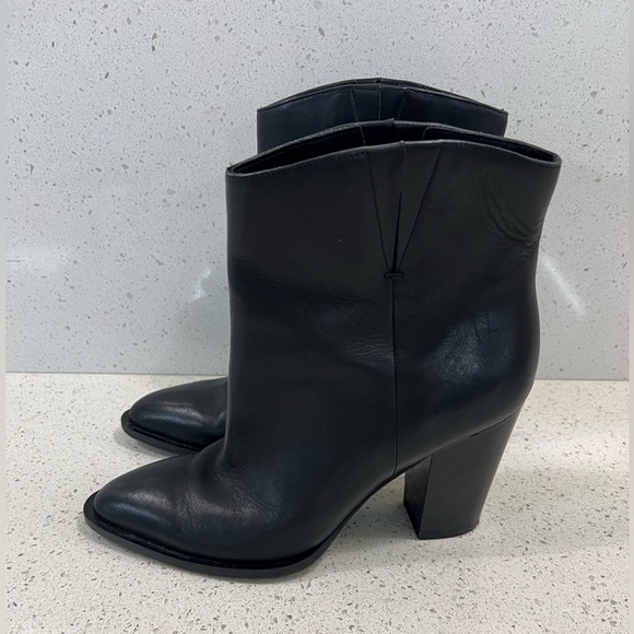 VINCE Erving Western Ankle Bootie Black Leather Stacked Heel Pointed Toe Boots 8 - Picture 2 of 6